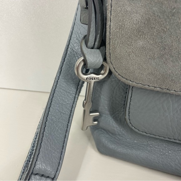 Vintage *FOSSIL* Kinley Crossbody | Light Blue Leather | Adjustable Strap | GUC - Picture 3 of 14